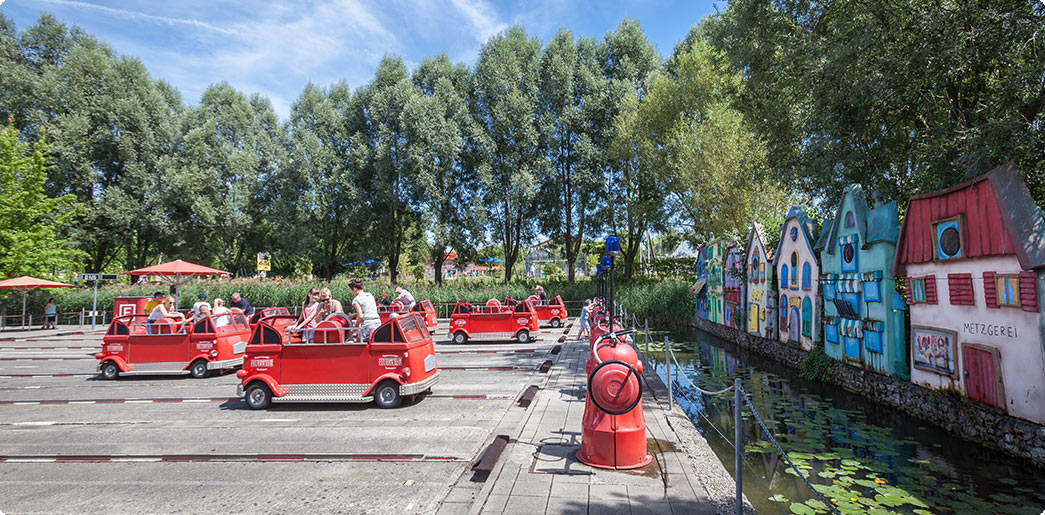 RSL_Feuerwehrtag_Feuerwehrspiel_Kinder in Feuerwehrfahrzeugen
