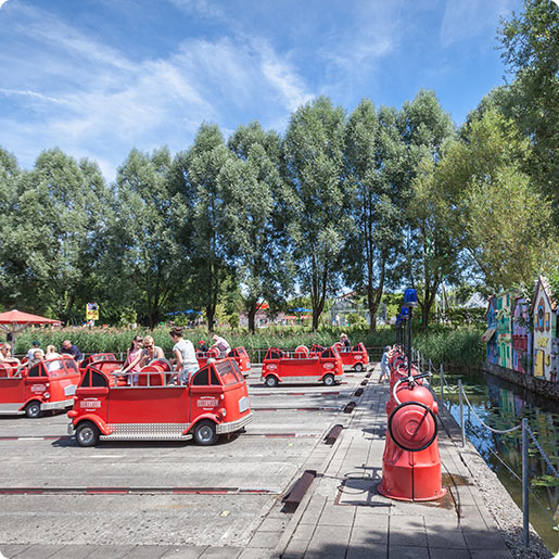 RSL_Feuerwehrtag_Feuerwehrspiel_Kinder in Feuerwehrfahrzeugen
