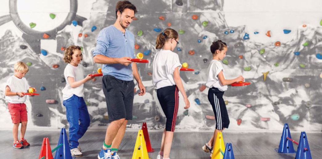 Ravensburger Spieleland_Presse_Felix Neureuther mit Kindern