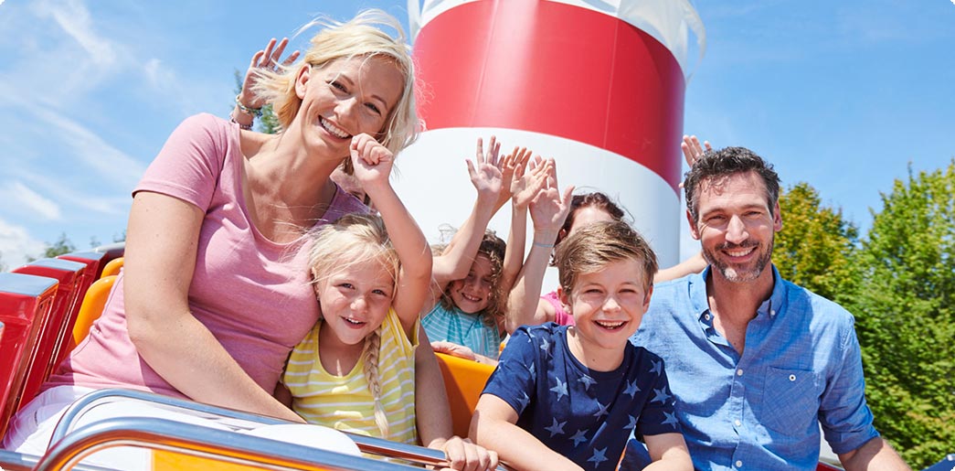Ravensburger Spieleland_Presse_Familie im Brio Wellenreiter