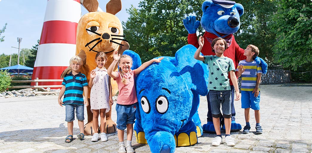 Ravensburger Spieleland_Maskottchen und Kinder